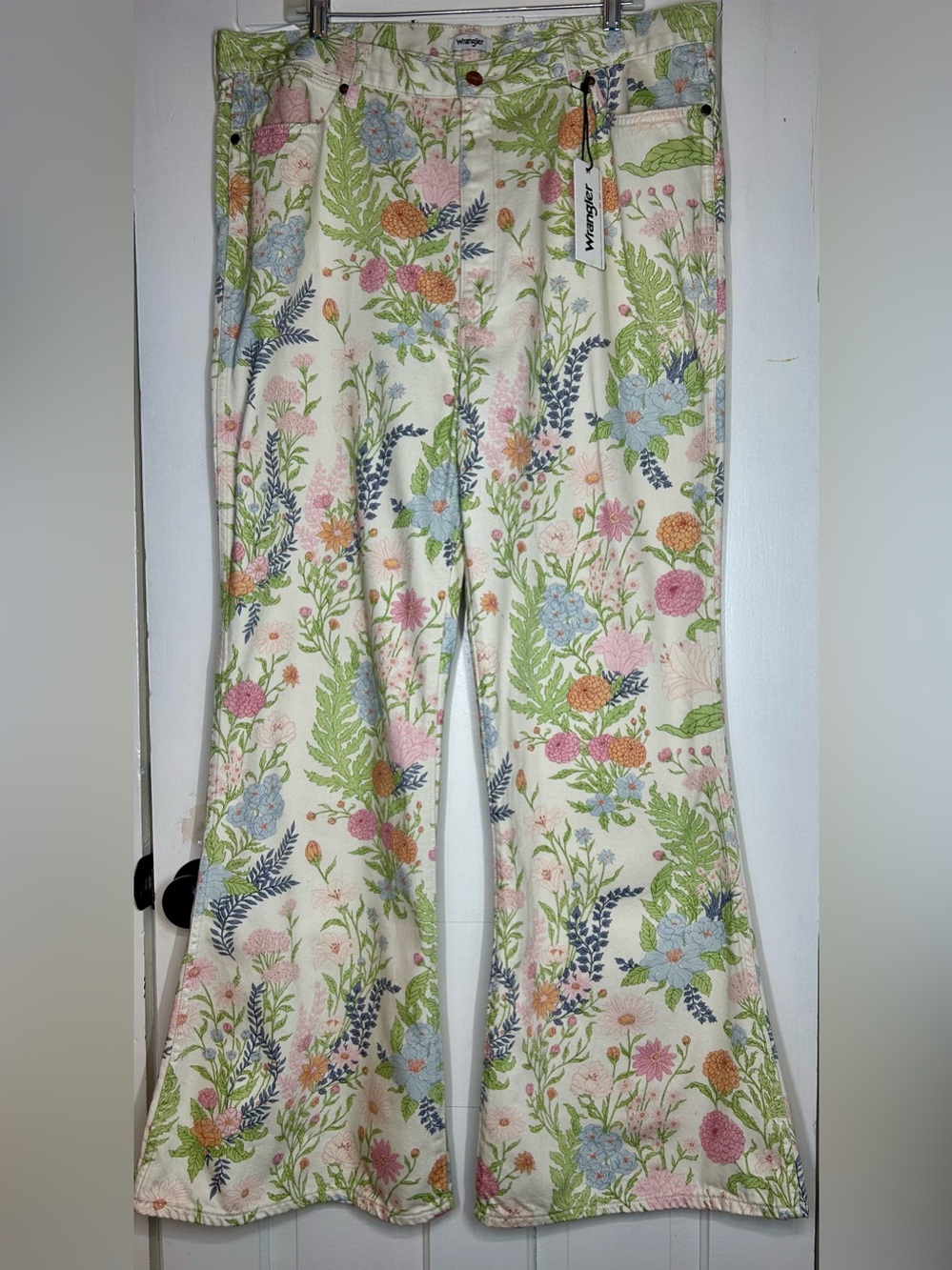 NWT Wrangler Floral Print High Rise Bell Bottom Jeans 35x32 - Picture 6 of 13